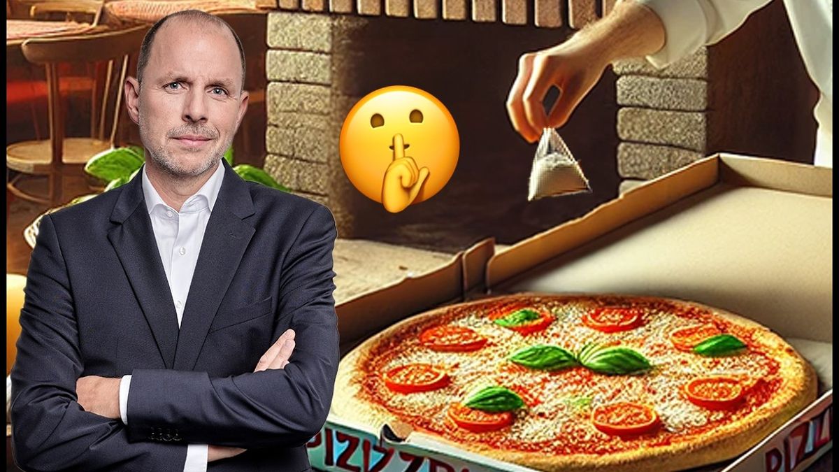 Vorschaubild des Videos: Anwalt Christian Solmecke sitzt an einem Tisch in einer modernen Küche und hält eine Pizza-Schachtel. Im Hintergrund sind Regale mit Geschirr und Küchenutensilien zu sehen. Der Titel des Videos ist in großen Buchstaben eingeblendet.